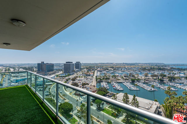 13600 MARINA POINTE Drive, Marina del Rey CA: https://media.crmls.org/mediaz/d3b0430f-6231-4bf5-a955-67755416acf3.jpg