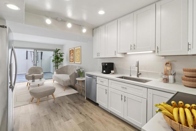 10263 Caminito Toronjo, San Diego, California 92131, 4 Bedrooms Bedrooms, ,2 BathroomsBathrooms,Townhouse,For Sale,Caminito Toronjo,250027001SD