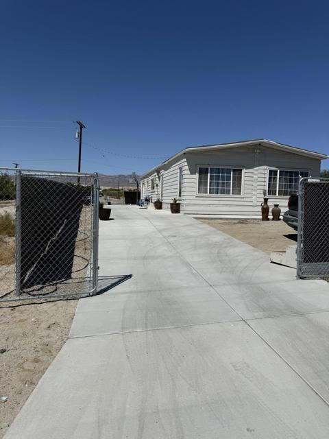 72466 Club View Dr., Mecca CA: https://media.crmls.org/mediaz/d3b1113c-8048-4f5b-bd73-fdbbdf654527.jpg