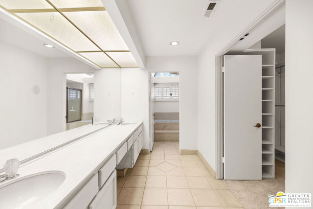 2910 Cervantes Court, Palm Springs CA: https://media.crmls.org/mediaz/d3b11251-71f6-4004-bd27-ae663142d2d9.jpg