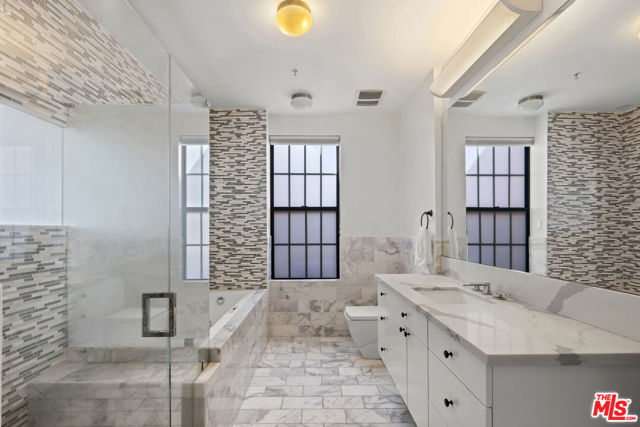 746 S Los Angeles Street, Los Angeles CA: https://media.crmls.org/mediaz/d3b157e3-2c5e-40b1-bdab-49819863f3e3.jpg