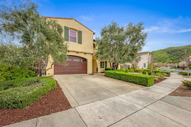 2555 Muirfield Way, Gilroy CA: https://media.crmls.org/mediaz/d3b1d3ca-7e67-4d6b-b86a-271004670e1d.jpg