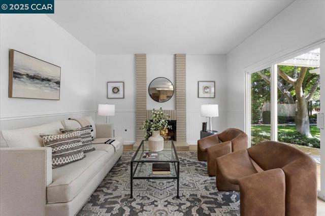 115 Saint Jean Ct, Danville CA: https://media.crmls.org/mediaz/d3b215ca-7dd2-4758-87c7-0fa59de5850a.jpg
