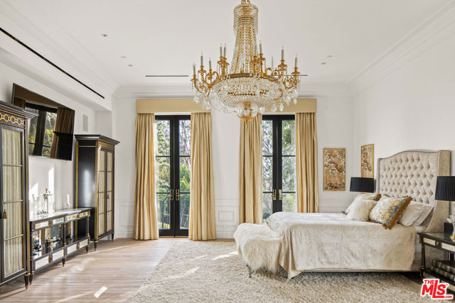1457 Blue Jay Way, Los Angeles CA: https://media.crmls.org/mediaz/d3b23045-a1b7-4a70-908a-839b52297474.jpg