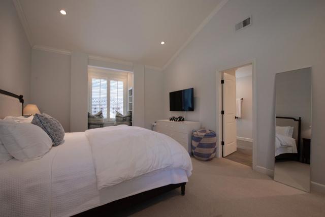 1360 Elder Avenue, Menlo Park CA: https://media.crmls.org/mediaz/d3b23bc0-b602-4f6a-856c-2118c56b7cf2.jpg