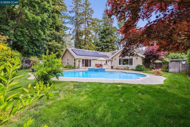 1450 Finley Ln, Alamo CA: https://media.crmls.org/mediaz/d3b2b24e-a6f7-4e36-9bb4-6a91a3da1f51.jpg
