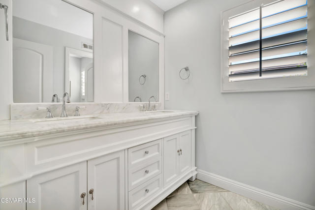 3044 Ferncrest Place, Thousand Oaks CA: https://media.crmls.org/mediaz/d3b2f7da-9978-4687-bd8a-2fec0758bd0d.jpg