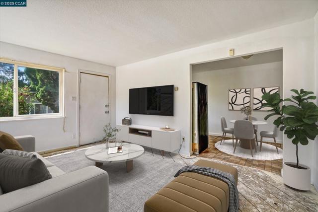 5235 Macarthur Blvd, Oakland CA: https://media.crmls.org/mediaz/d3b421fc-59b4-4dac-b37e-24a835ff31b3.jpg