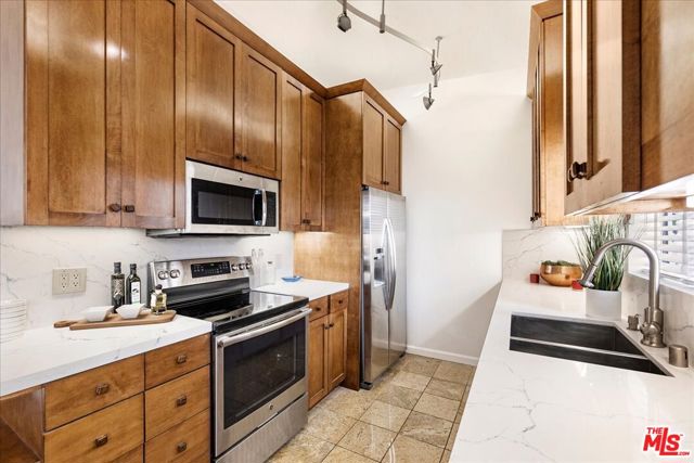 1010 Hammond Street, 305 photo 3