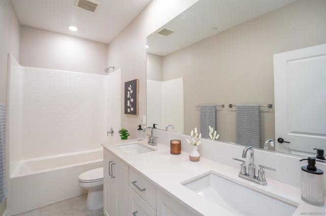 2078 Bluestone Cir, Chula Vista CA: https://media.crmls.org/mediaz/d3b467e2-5cc3-404a-b9ad-76c611f19ad7.jpg