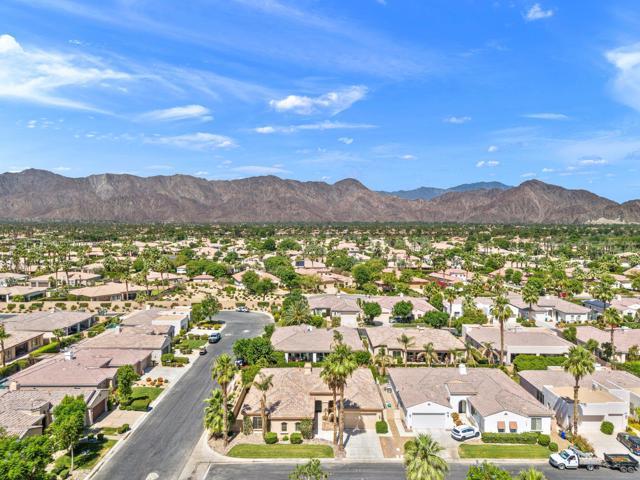 49595 Marne Court, La Quinta CA: https://media.crmls.org/mediaz/d3b5909b-49c1-430d-999b-125bdef741a6.jpg