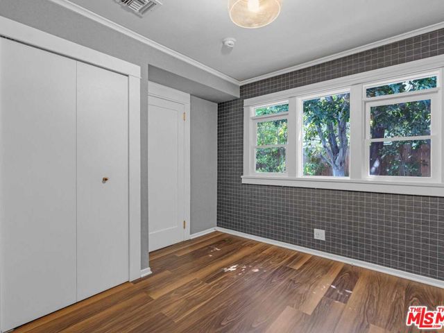 7024 De Longpre Avenue, Los Angeles CA: https://media.crmls.org/mediaz/d3b5b379-9412-49fd-82cf-d506eacea8f9.jpg