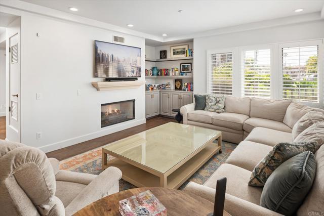 8171 El Paseo Grande, La Jolla CA: https://media.crmls.org/mediaz/d3b5cfd9-eecd-4eeb-9940-e86d1c25ed10.jpg