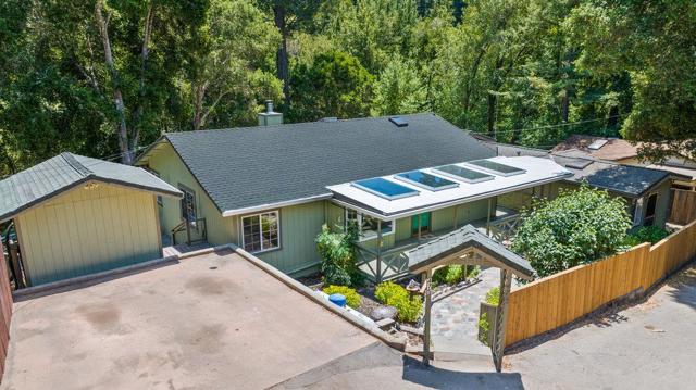 475 Riverview Drive, Boulder Creek CA: https://media.crmls.org/mediaz/d3b7407e-f2b0-47fa-9d98-bf762f43d559.jpg