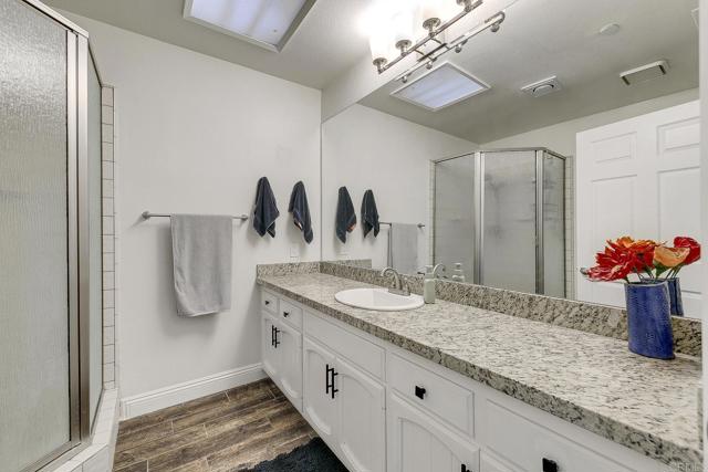 929 Chumash Trail, Vista CA: https://media.crmls.org/mediaz/d3b74b48-c522-451c-895c-78bd7914b127.jpg