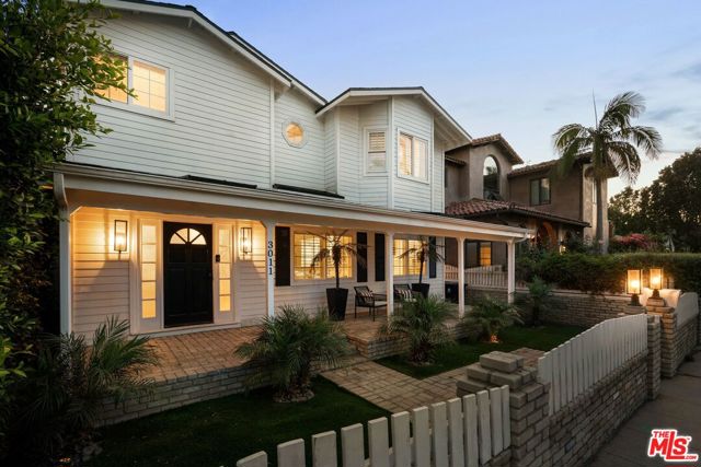 3011 Clune Avenue, Venice CA: https://media.crmls.org/mediaz/d3b74eba-3c34-4f5a-bb5b-6b477aada475.jpg