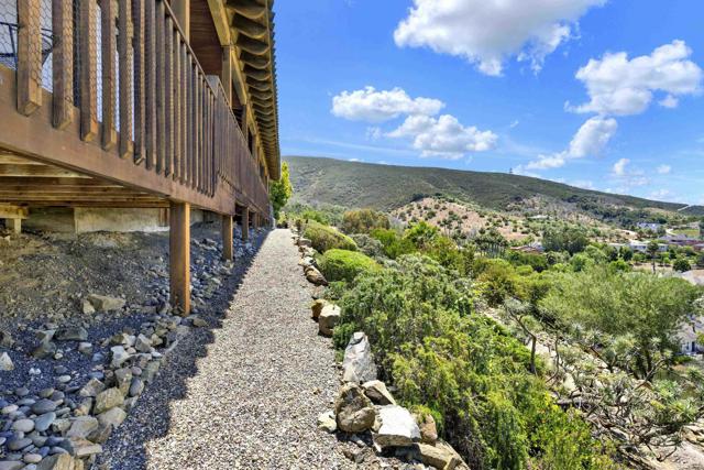 1310 Miracielo Court, San Marcos CA: https://media.crmls.org/mediaz/d3b76b51-da4d-4654-b3c3-bf04dc28d6b8.jpg