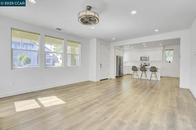 330 Pacifica Dr, Brentwood CA: https://media.crmls.org/mediaz/d3b78546-9555-4c32-af64-b3cf6156dec0.jpg