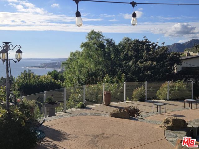 20776 Big Rock Drive, Malibu CA: https://media.crmls.org/mediaz/d3b7a694-d4f9-4a86-9e90-1401fd01ef25.jpg