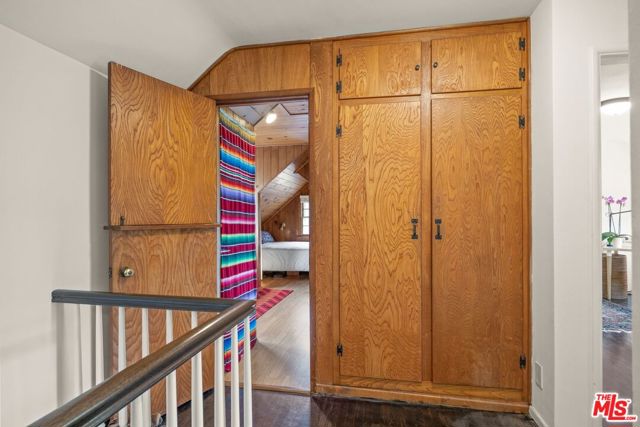 11121 Franklin Avenue, Culver City CA: https://media.crmls.org/mediaz/d3b85888-567e-42a0-9212-32d49442db72.jpg