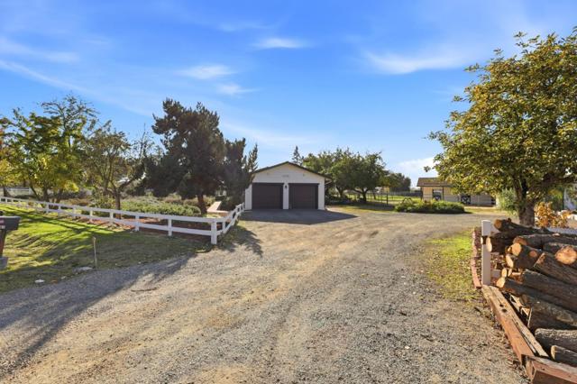 12101 Columbet Avenue, San Martin CA: https://media.crmls.org/mediaz/d3b8d739-a513-4a01-a07c-d2ede0a98167.jpg