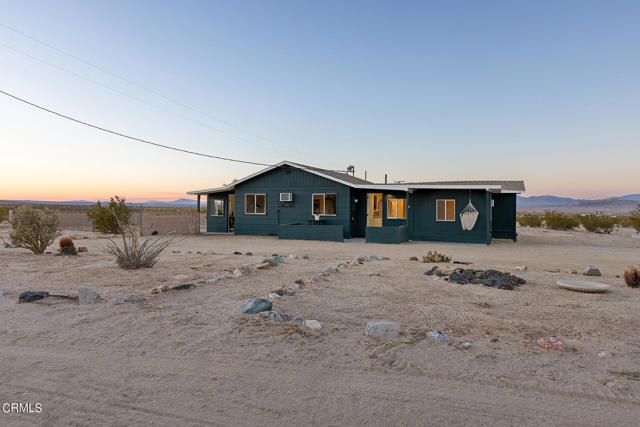 Detail Gallery Image 2 of 37 For 5995 Primrose Ln, Twentynine Palms,  CA 92277 - 3 Beds | 2 Baths