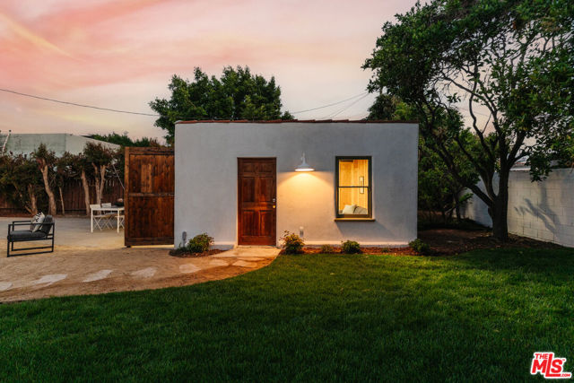 3029 S Norton Avenue, Los Angeles CA: https://media.crmls.org/mediaz/d3b92f30-78e6-4f0d-a5c6-a1a6ec33fd16.jpg