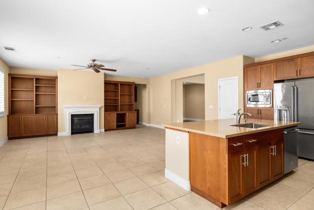 9881 Rancho Hills Drive, Gilroy CA: https://media.crmls.org/mediaz/d3ba643a-7c6f-4f7c-b904-d9e798018c4e.jpg