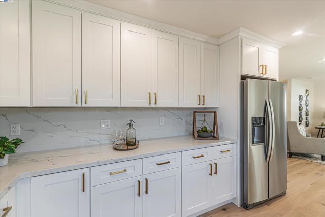 Image 22 of 49 For 344 Silvertip Ct