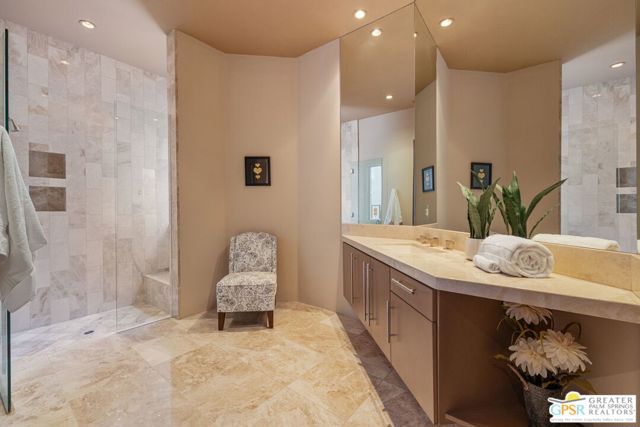 4 Paradise Cove Court, Rancho Mirage CA: https://media.crmls.org/mediaz/d3bb1f3d-6698-4597-9e5c-742d9193d544.jpg
