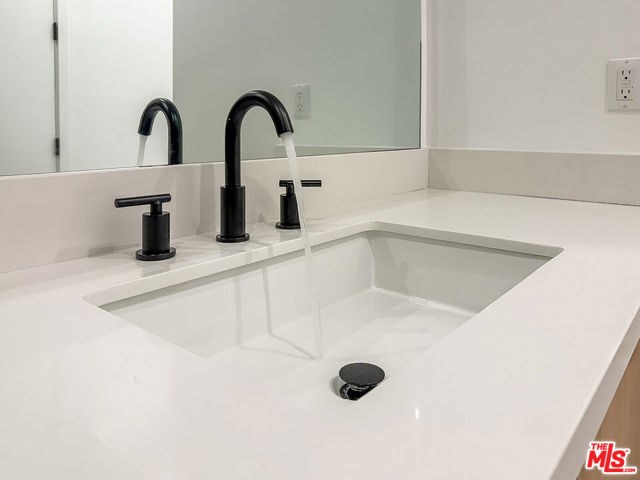 150 N Arnaz Drive, Beverly Hills CA: https://media.crmls.org/mediaz/d3bb37f6-e87f-487a-820d-09370b77df4d.jpg