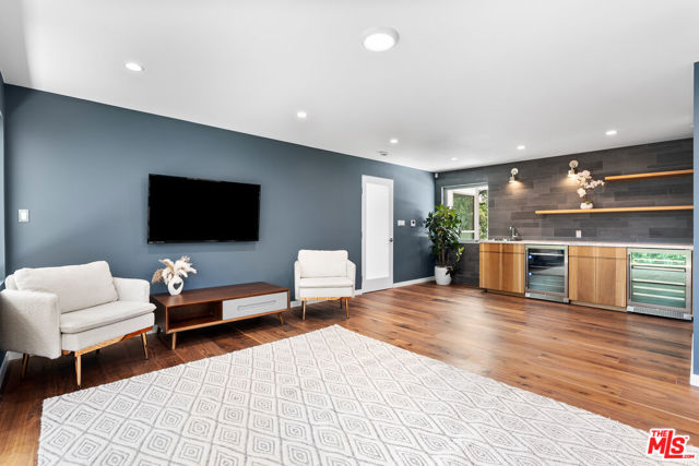 805 Norumbega Drive, Monrovia CA: https://media.crmls.org/mediaz/d3bb849e-ea3e-446d-a523-8854edc66af2.jpg