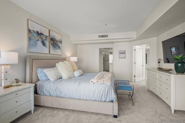 1133 1st St, Coronado CA: https://media.crmls.org/mediaz/d3bb932b-1c4e-40a7-b19a-14a89f68e18c.jpg