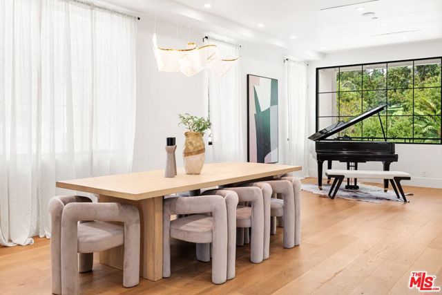 2565 Patricia Avenue, Los Angeles CA: https://media.crmls.org/mediaz/d3bc5e02-c3e6-4b81-ae59-b706a3551f62.jpg