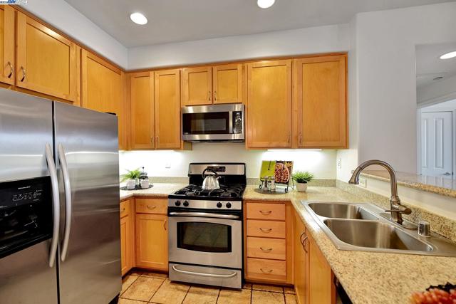 20500 Town Center Ln, Cupertino CA: https://media.crmls.org/mediaz/d3bced52-27eb-4184-a625-c8c4bf38a02e.jpg