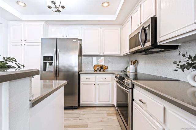 17865 Caminito Pinero, San Diego CA: https://media.crmls.org/mediaz/d3bd8f58-afe9-408d-9f8f-ca04e36d6e13.jpg
