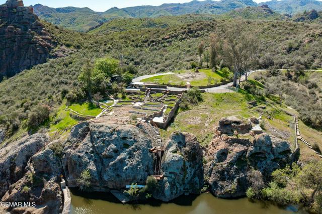 28801 Lakeshore Drive, Agoura Hills CA: https://media.crmls.org/mediaz/d3bd9de5-101d-4339-b526-636f43b5d7d7.jpg