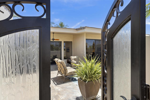 44970 Desert Horizons Drive, Indian Wells CA: https://media.crmls.org/mediaz/d3be8764-f077-45c1-bf02-3966a63ea30b.jpg