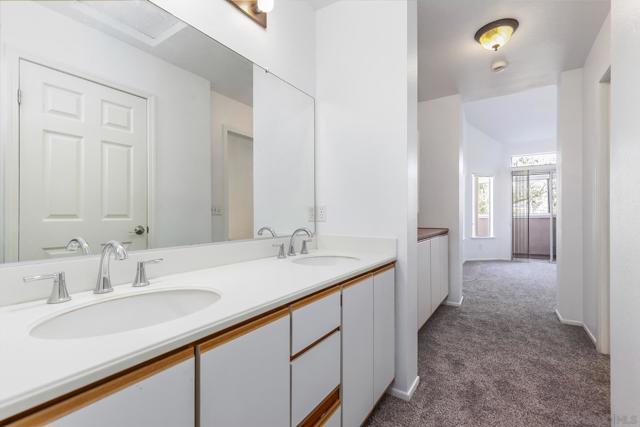 12039 Calle De Leon Drive, El Cajon CA: https://media.crmls.org/mediaz/d3bf8ca2-eba8-472f-b955-76a11c6b924b.jpg