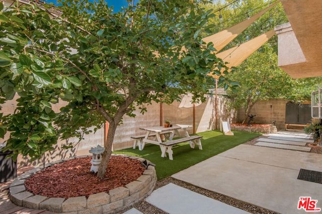 9400 Noble Avenue, North Hills CA: https://media.crmls.org/mediaz/d3bf976b-01e2-41a5-bfca-55f3f5278e44.jpg