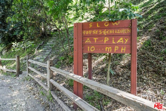 1818 Old Ranch Road, Los Angeles CA: https://media.crmls.org/mediaz/d3bfb99b-5018-495a-8021-cec04b94e749.jpg