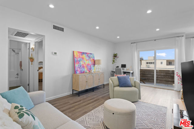 5414 Newcastle Avenue, Encino CA: https://media.crmls.org/mediaz/d3c00ad4-ffd2-46ac-9a5d-f557dfba1d8a.jpg