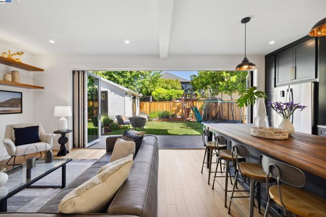5472 KALES AVENUE, Oakland CA: https://media.crmls.org/mediaz/d3c04ee2-9a76-4652-aa76-887a928846ac.jpg