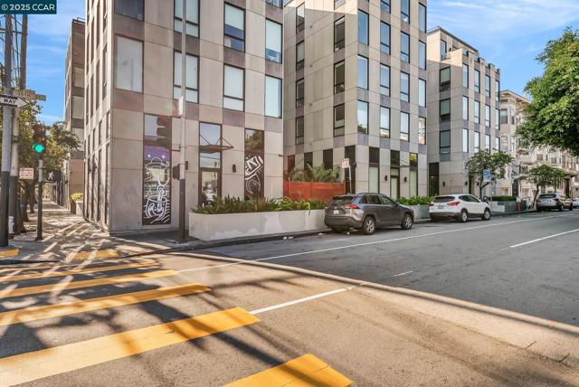 1515 15Th St, San Francisco CA: https://media.crmls.org/mediaz/d3c2a215-2ea0-45ff-a05f-948ad72ddc94.jpg