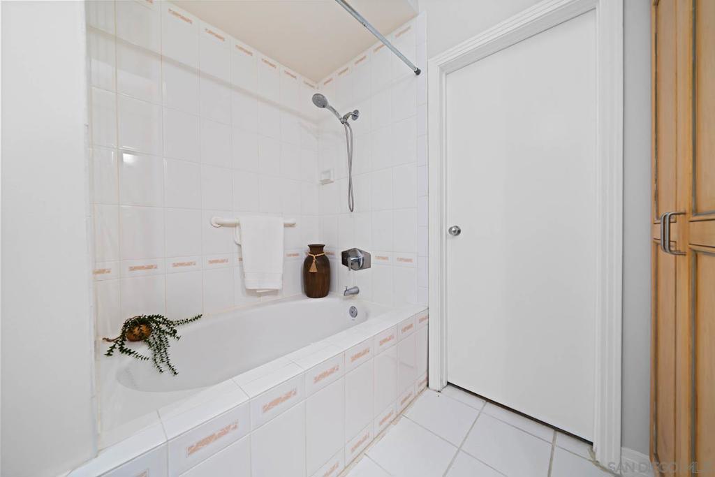 https://media.crmls.org/mediaz/d3c33378-d87f-47fd-911c-93f0130347c3.jpg?preset=X-Large