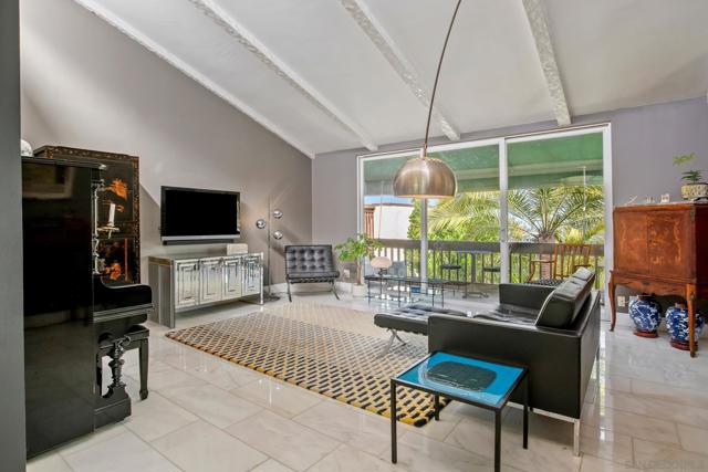 6455 La Jolla Blvd., La Jolla CA: https://media.crmls.org/mediaz/d3c3a7dc-7661-4d6a-af7a-b2029890ea62.jpg
