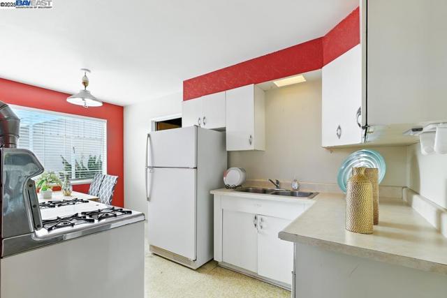 1677 Johnson St, San Leandro CA: https://media.crmls.org/mediaz/d3c3b1cf-22ce-44e9-8094-a9c428509053.jpg