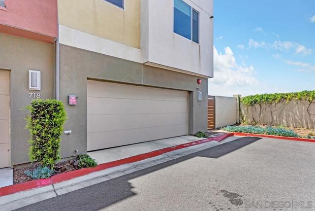 722 Anchor Ct, Chula Vista CA: https://media.crmls.org/mediaz/d3c3c420-47e6-4baf-a0c1-8a5eb224ccd0.jpg