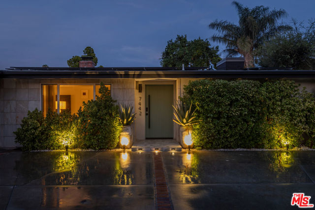 7442 Capps Avenue, Los Angeles CA: https://media.crmls.org/mediaz/d3c46c5e-2702-437f-a96e-1236f59dfd08.jpg