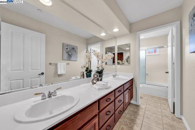 48912 Crown Ridge Cmn, Fremont CA: https://media.crmls.org/mediaz/d3c4c157-3454-4da5-a16c-38fbe94814e6.jpg